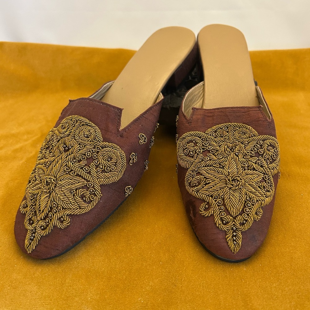 Silk Gold Embroidered Burgundy Slides Mules Size 8 - Picture 2 of 5